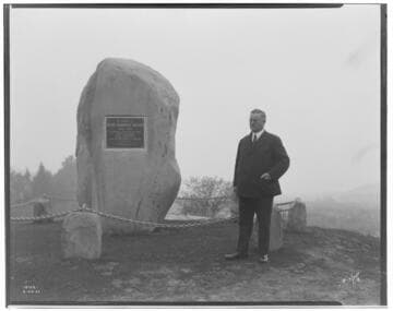 D2.5 - Displays, Monuments - Dedication of H.H. Sinclair Monument