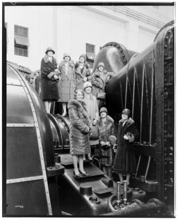 Long Beach Steam Station, Plant #3 - Girls at L.B.S.P