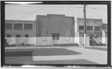 Clean up Campaign - back alley  in Santa Paula