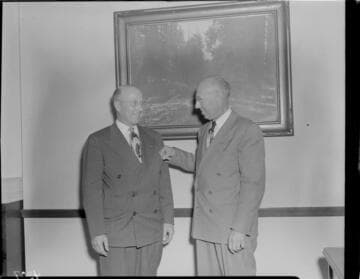 Presentation of Edison service pin