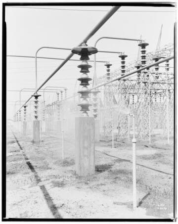 Spray system at work on 220kV busses at Lighthipe Substation