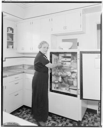 H2.3 - Home Kitchen - Dr. & Mrs. Harwood's Electric Kitchen