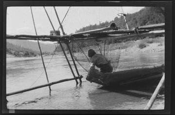 Sandy Bar Bob tying medicine on net