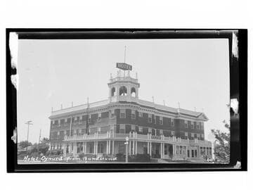 Hotel Oxnard from Bandstand
