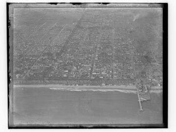 Aerial view of Santa Monica Pier