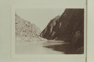 Upriver from rockslide just east of Cottonwood Canyon.  Note sandbar