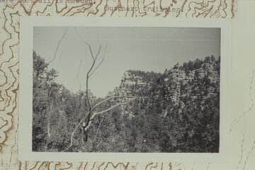 Rim cliffs on the start from Tiyo Point to Shiva Temple