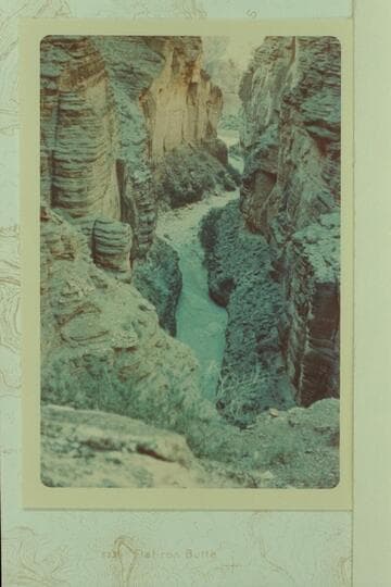 First view of the Colorado River in Grand Canyon in the approach by the bench at the left bank