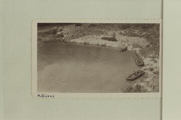 Bus Hatch's boloneys at the beach at Bright Angel Creek