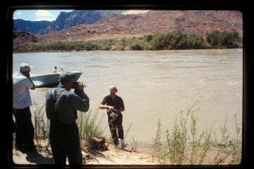 18' jet under way; Lees Ferry