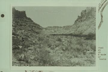 38.Station 8524 Down.  Brown-Stanton party.  Stanton surveyed his line along  left bank from Sta. 8524 to Sta. 8723 or from Mile 216 to Mile 212.2.  Caption errs.  Sta. 8524 would be Mile 215.95 but camera position is approx. Mile 215.2, caption for No.4