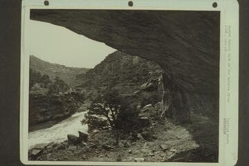 Basket Makers Cave on the Dolores River