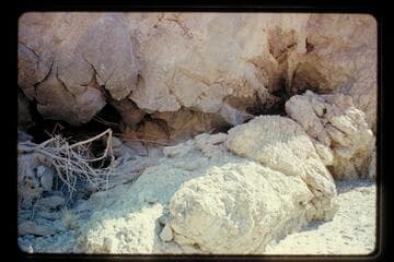 Catacombs, Mile 209.2, left bank