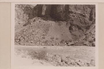 The outboard "Twin" in the middle of Hance Rapid