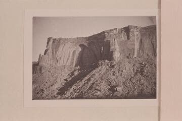 Arch in wall; Green River right bank