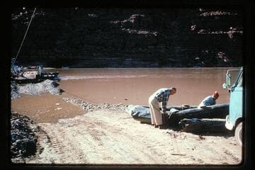 Bering pumps while Harry looks busy
