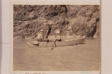 Approaching Kanab Creek.  The coruplent Frazier sits at the stern and it is probably Fahrni at the oars