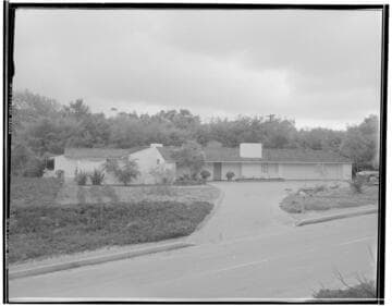 Nisely residence ["Compact ranch house"]