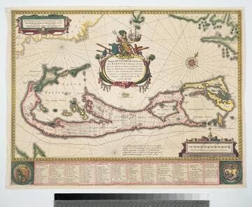 Mappa Aestivarum Insularum : alias Bermudas dictarum, ad Ostia Mexicani aestuarij jacentium in latitudine Graduum 32 Minutorum 25 ; ab Anglia, Londino scilicet versus libonotum 3300 miliaribus Anglicanis, et a Roanoack (qui locus est in Virginia) versus euronotum 500 Mill. accurate descripta