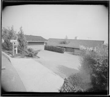 Landscaping for Jean Lawson: Real, James, residence