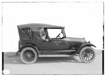 Hospital Car (#498) for Kern River #3 with patient in stretcher in back seat and top is up