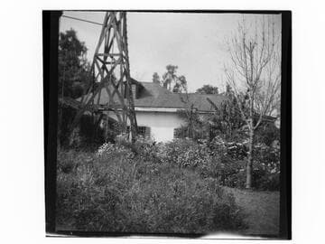 Oil well next to house, Los Angeles