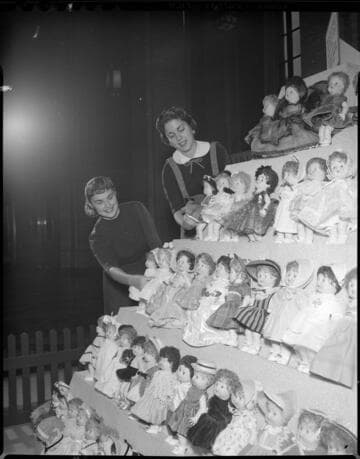 Christmas dolls from 1957 contest on display