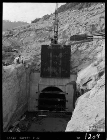 Big Creek - Mammoth Pool - Prior to lowering gate
