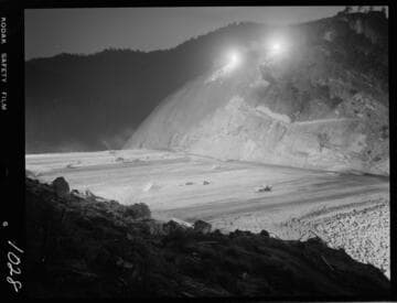 Big Creek - Mammoth Pool - Night operation at the damsite