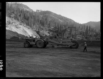 Big Creek - Mammoth Pool - DW-20 dumping on Dam