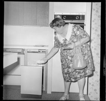 Women attending a Home Art Showcase at Edison electric living center