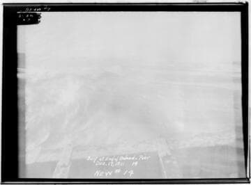Surf at end of Redondo Pier