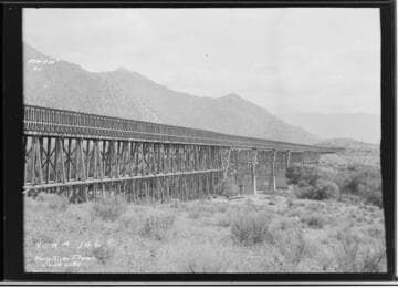 Borel : flume crossing Kern River