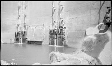 Big Creek Powerhouse #3 - Dam 6 detail of leakage