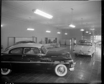 Automobile showroom floor for a Lincoln