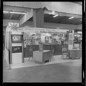 Edison booth to recruit new employees at a convention or job fair/trade show