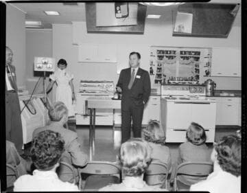 Electric cooking demonstration