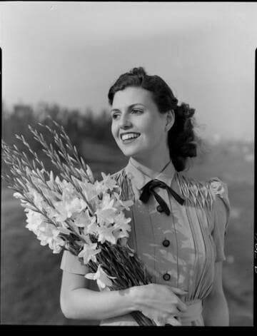 La Nelle Smith and Flowers for Electric Times cover (May 1941)